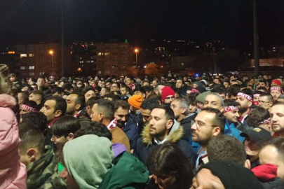 Bursa'da yüzlerce taraftar stada girmeyi bekliyor!