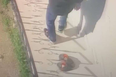 Hırsız çaldığı ayakkabının yerine kendi ayakkabılarını bıraktı