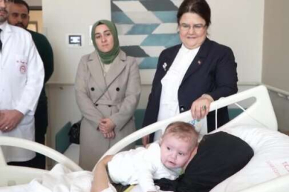 Enkaz altından 128 saat sonra çıkarılan Gizem bebek annesine kavuştu!