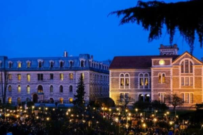 Boğaziçi Üniversitesi'nde iftar sonrası cemaatle namaz kılındı!