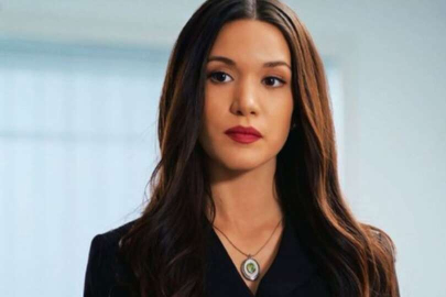 Göğsündeki dövme ile olay oldu! Hazal Subaşı dekolteli pozuyla tozu dumana kattı