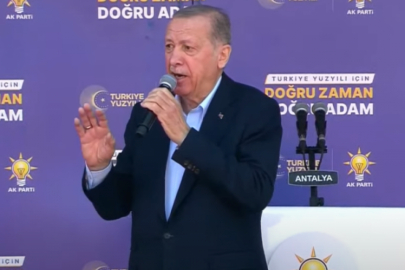 Cumhurbaşkanı Erdoğan Antalya Kepez Turgut Özal Spor Salonu'nun önünde düzenlenen mitingde konuşuyor