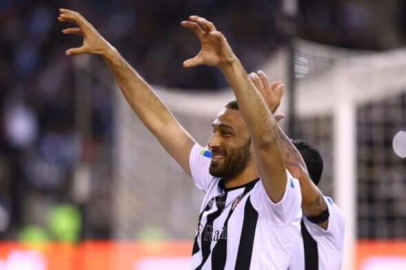 Beşiktaş, Cenk Tosun'la yeni sözleşme için anlaştı