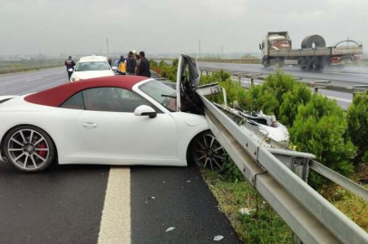 Bursa'da otomobil bariyerlere saplandı! Kazaya duran araca başka bir otomobil çarptı: Yaralılar var