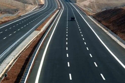 Ankara-Kırıkkale yolunda sel nedeniyle trafik durdu!