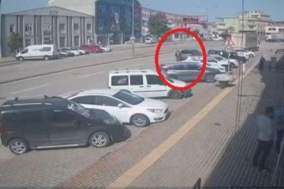 Geri manevra yapan sürücü, arkasından gelen yayayı fark etmeyip çarptı