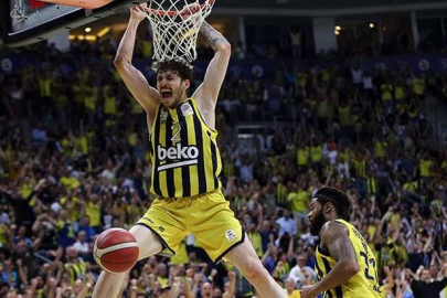 Fenerbahçe, play-off serisinin ilk maçında Anadolu Efes'i farklı geçti