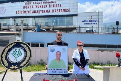 Kalp krizi geçiren uzman doktora, görev yaptığı hastanede anma töreni