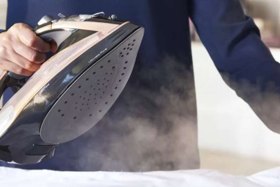 Ütü derdine son! Bu yöntemle 1 dakikada kıyafetlerinizdeki kırışıklıklardan kurtulun!