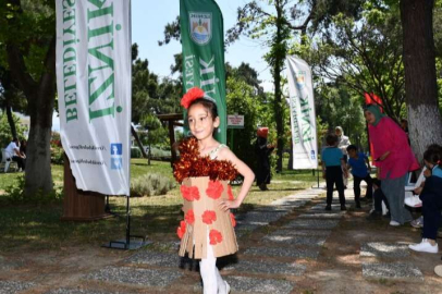 Bursa İznik'te geri dönüşüm defilesi