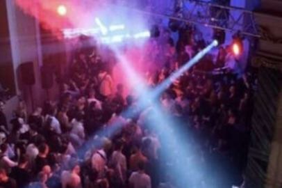 İzmir'de tarihi Aziz Vukolos Kilisesi'nde parti yapıldı