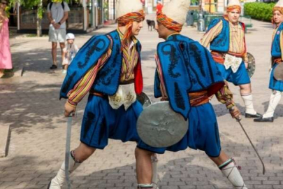 Bursa Tahtakıran Kılıç Kalkan Halk Oyunları ekibi Zagreb'de