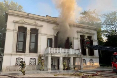 Beşiktaş Yıldız Parkı'ndaki Çadır Köşkü'nde yangın!