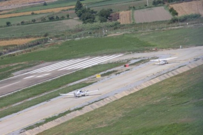 Çıldır Havalimanı'nda eğitim uçağı düştü!