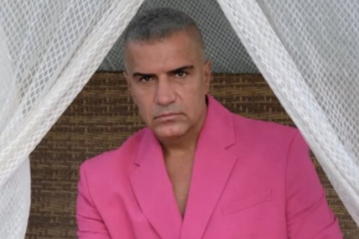 Berdan Mardini pembe takım elbiseli pozunu paylaştı