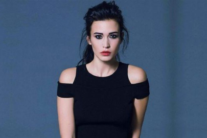 Ecem Özkaya oğlunun hocasıyla aşk yaşıyor