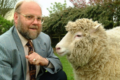 Koyun Dolly'i klonlayan bilim insanı hayatını kaybetti