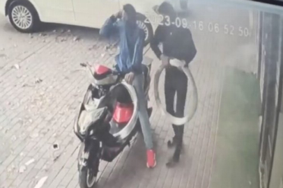 Bursa'da nalburun önünden tel çalan şüpheliler kameraya yakalandı