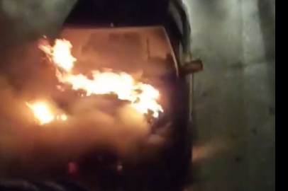 Bursa’da seyir halindeki otomobil alev alev yandı