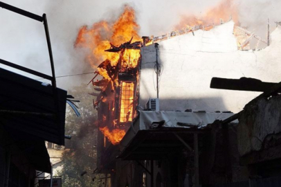 Antalya'da tarihi 2 ev küle döndü