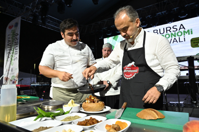 Başkan pişirdi, vatandaşlar yedi