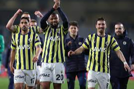 Fenerbahçe, Antalyaspor'u üç golle geçti