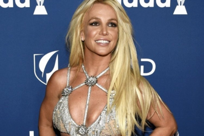 Britney Spears iç çamaşırlı pozla isyan etti!