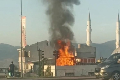 Evin çatısında çıkan yangın korkuttu