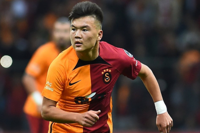 Galatasaray, Beknaz Almazbekov'la profesyonel sözleşme imzaladı