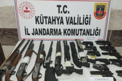 Kütahya’da asker eğlencesine inceleme! Çok sayıda silaha el konuldu