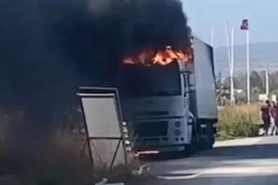 Seyir halindeki tır alev alev yandı