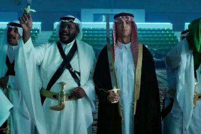 Cristiano Ronaldo bir kez daha Arap kıyafeti giydi