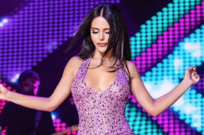 Simge derin yırtmacıyla sosyal medyayı yaktı geçti! 'Fizik kadın'