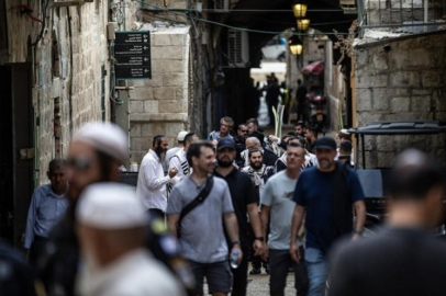 Yüzlerce fanatik Yahudi Mescid-i Aksa'ya baskın düzenledi