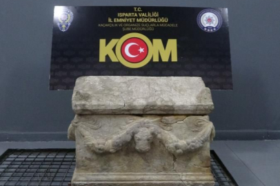 Aracın bagajında halıya sarılı bulundu... Değeri 400 bin dolar!