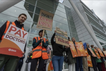 İngiltere'de uzman ve pratisyen hekimler ikinci kez grevde!