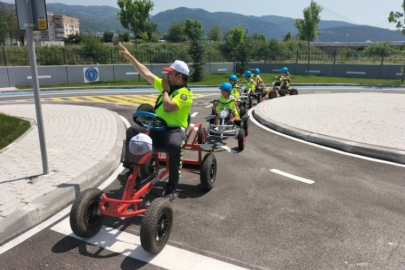 Bursa polisinden öğrencilere çocuk trafik eğitimi
