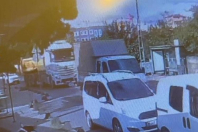 Karşıya geçmeye çalışan 2 kadından biri hafriyat kamyonunun altında kaldı