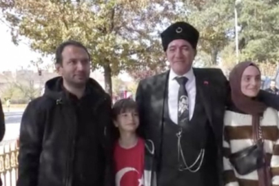 Erzurum'da Atatürk'e benzeyen vatandaşı görenler, fotoğraf sırasına girdi