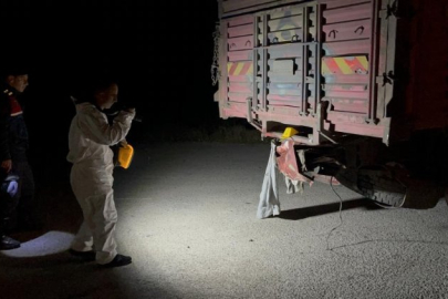 Kamyona  otomobil çarptı: 2 ölü