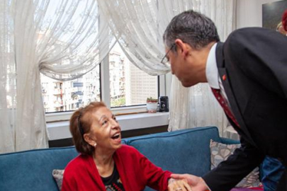 CHP Genel Başkanı Özgür Özel, "Yıllar önce her şey onun telefonu ile başladı" diyerek paylaştı!