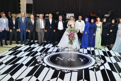 Bursa'da 14 şahitli görkemli nikah!