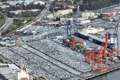 Türkiye'ye getirilen binlerce sıfır araç böyle görüntülendi