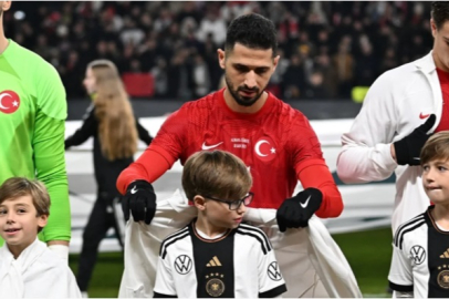 A Milli Takım'da sakatlık! Emre Akbaba oyuna devam edemedi