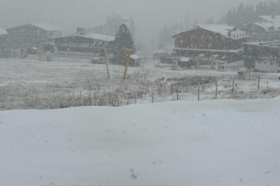 Bursa Uludağ’da kar yağışı başladı