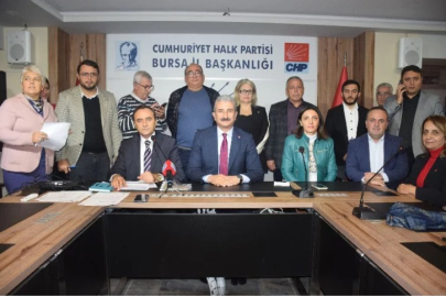 CHP Bursa'da partiye yeni katılanlara rozet takıldı
