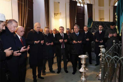 Cumhurbaşkanı Erdoğan, Sultan 2. Abdülhamid Han'ın türbesini ziyaret etti