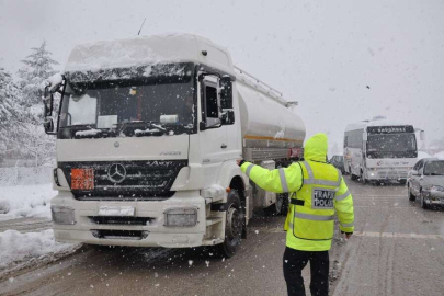 Bursa İnegöl'de yol kapandı! Araçlar mahsur kaldı