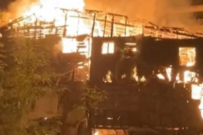 Bursa'da metruk binada çıkan yangın, sıçramadan kontrol altına alındı