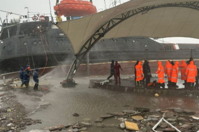 Zonguldak'ta fırtına nedeniyle gemi ikiye bölündü!